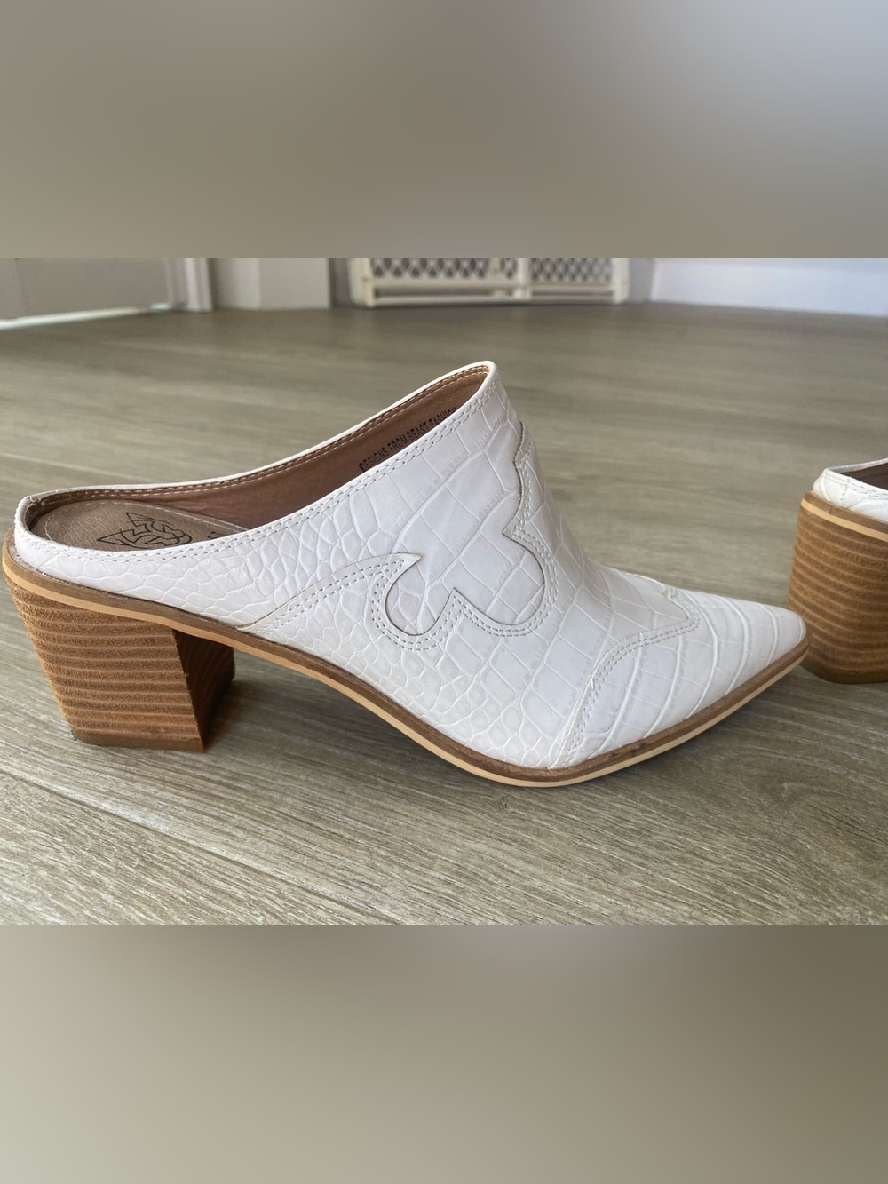 BEAST FASHION White Croc-Embossed Leather Mule Boots with Stacked Heel size 9 - Picture 7 of 12